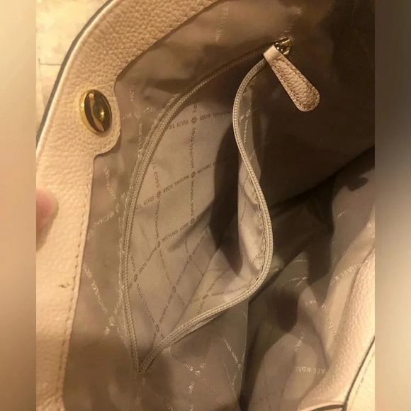 Michael Kors Raven tote bag in soft pink - Picture 8 of 16